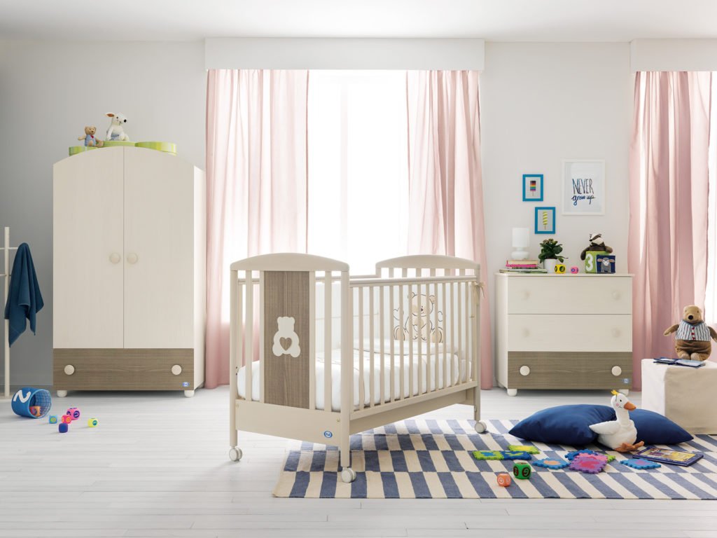 Cameretta con lettino e bagnetto giocattoli bimbo Lettino e fasciatoio