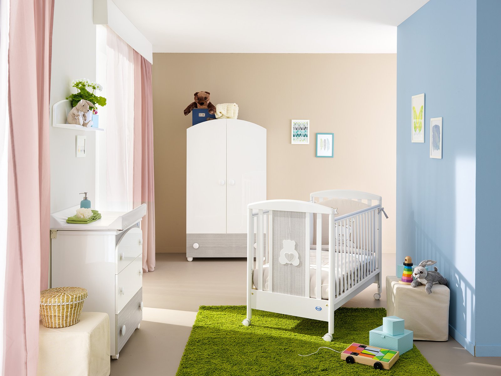 Cameretta con lettino e bagnetto giocattoli bimbo Lettino e fasciatoio
